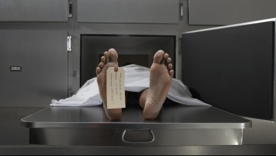 Un bărbat a înviat la morgă și a mers la propria înmormântare 