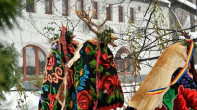 Cele mai frumoase tradiţii şi obiceiuri de Anul Nou. Ce semnifică, de fapt, umblatul cu Capra - Foto: agerpres.ro