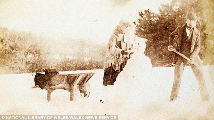 Istoria oamenilor de zăpadă. Prima fotografie în care apare un om de zăpadă are 150 de ani - FOTO