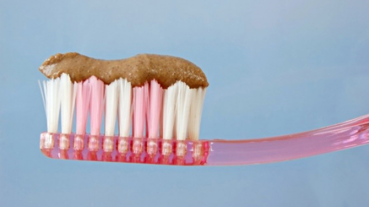 Cum se face pasta de dinţi naturală, acasă