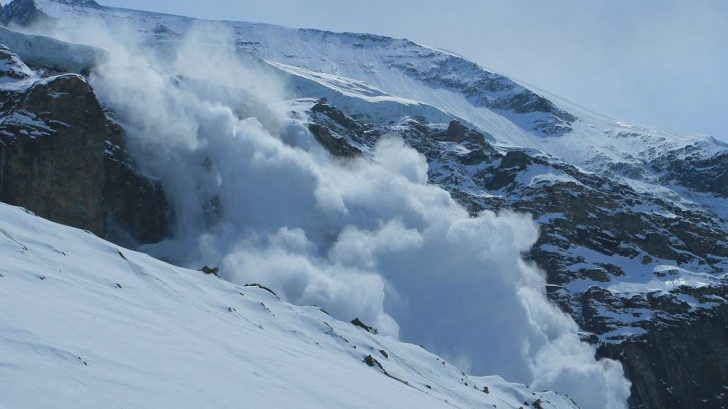 Atenție turiști! Riscul producerii de avalanşe în Munţii Făgăraş a crescut