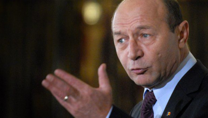 Traian Băsescu: "Infirm orice întâlnire privată cu preşedintele Iohannis"
