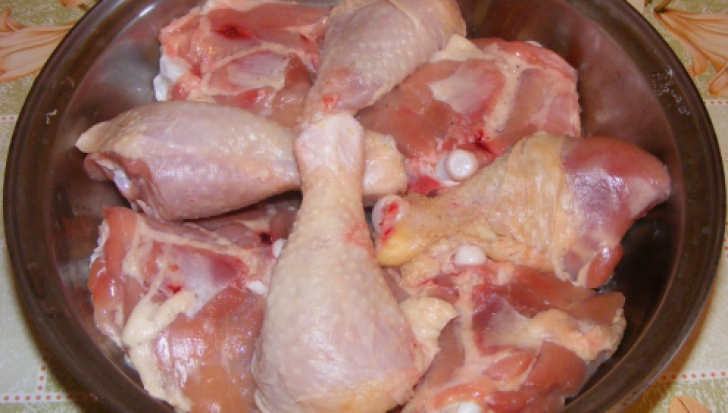 Puiul gătit prea puţin, efect crunt asupra organismului. Provoacă paralizia: primele simptome