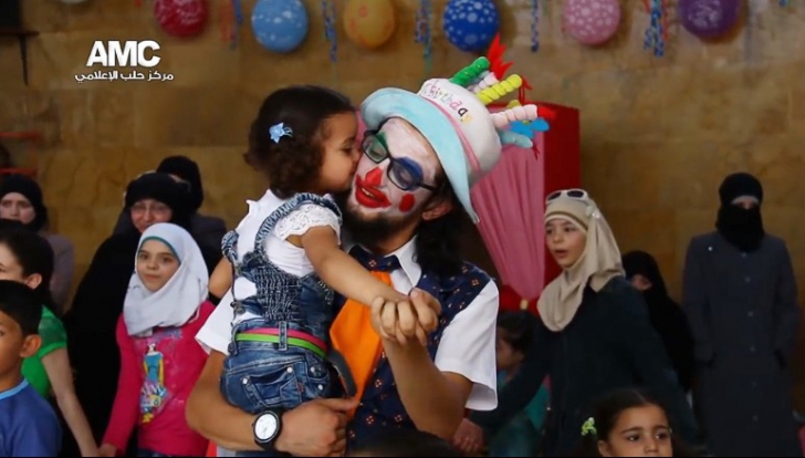 Clown-ul care încerca să aducă zâmbetul pe buze sirienilor din Alep, ucis într-un atac