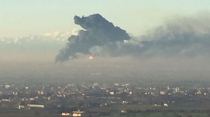 Explozie puternică la o rafinărie din nordul Italiei. Flăcările, vizibile de la câţiva kilometri