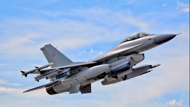 Încă trei F-16 vor ateriza, astăzi, în România