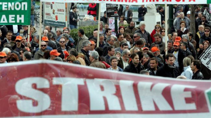 Grecii au intrat în grevă naţională. Transporturile publice sunt date peste cap