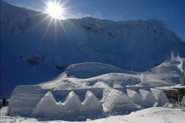 Singurul hotel de gheață din România, construit în doar trei săptămâni