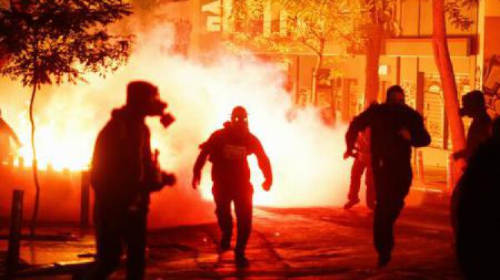 Grecia: Incidente violente în cursul unei manifestații în memoria unui tânăr ucis de poliție