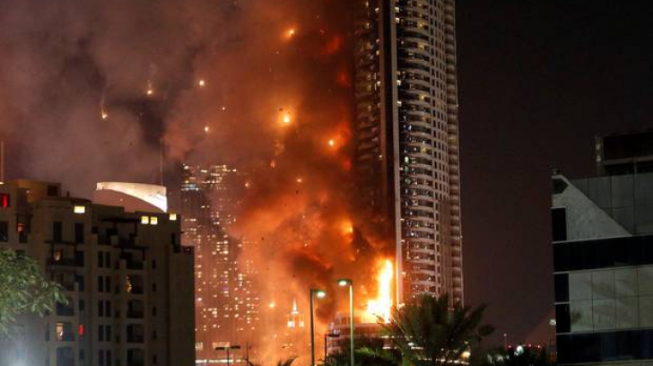 Incendiu în Dubai: nouă etaje ale unui bloc au fost afectate 