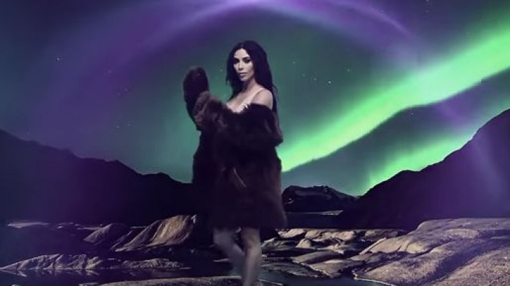 Kim Kardashian, apariţie foarte sexy într-un clip pentru revista Love