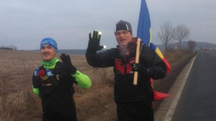Incredibil! Un maghiar fără o mână a alergat cu drapelul României de la Aiud la Alba Iulia