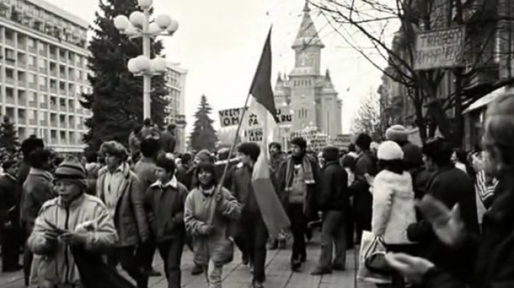 18 DECEMBRIE 1989: Timişorenii continuau protestele, în ciuda zecilor de morţi din ziua precedentă