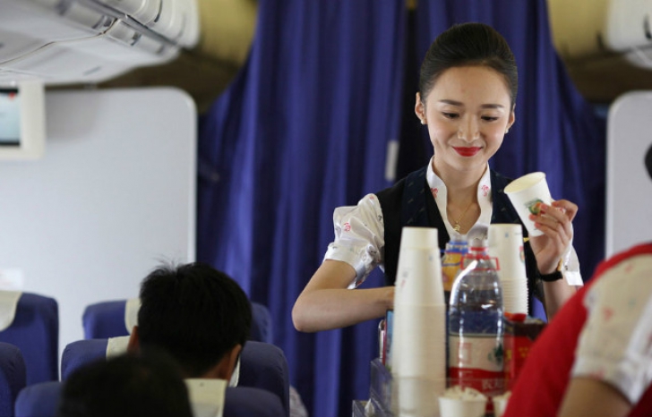 Cum arată cea mai frumoasă stewardesă din lume. A trecut prin trei luni de training dur