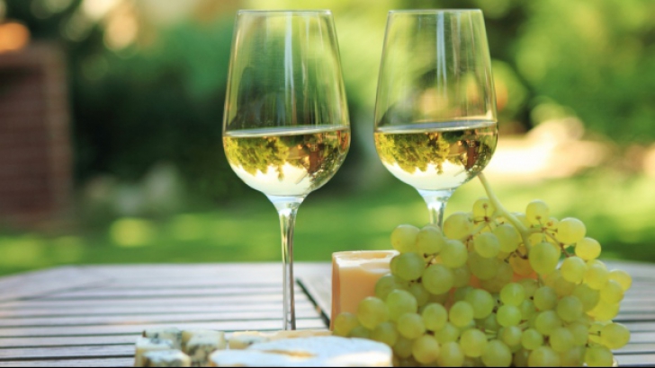 Descoperire uimitoare: Aceasta este legătura neaşteptată dintre vinul alb şi cancer 