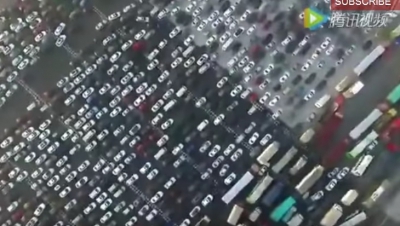 Aşa arată un BLOCAJ RUTIER infernal. Ghiceşti ţara în care se întâmplă?