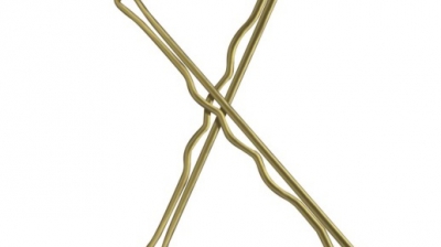 De ce au agrafele de păr o latură curbată