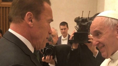 Arnold Schwarzenegger s-a întâlnit cu Papa Francisc la Vatican. Despre ce au vorbit cei doi