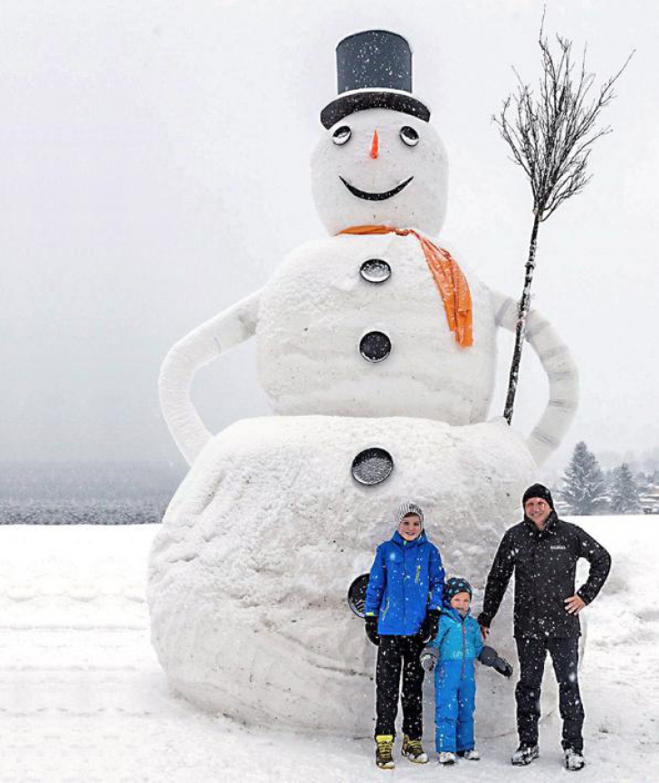 Om de zăpadă URIAŞ, inspirat de Olaf din Frozen. Cine a făcut gigantul de 10 tone