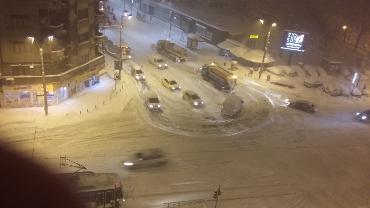 Imaginile haosului din Bucureștiul înzăpezit o contrazic pe Gabriela Firea - FOTO și VIDEO