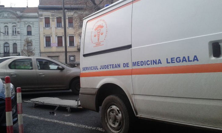 Descoperire macabră într-o maşină parcată în centrul Aradului, în faţa Finanţelor Publice