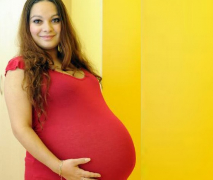 Cum arată femeia care pretinde că este însărcinată în 23 de luni. Cât de mare este pântecele ei