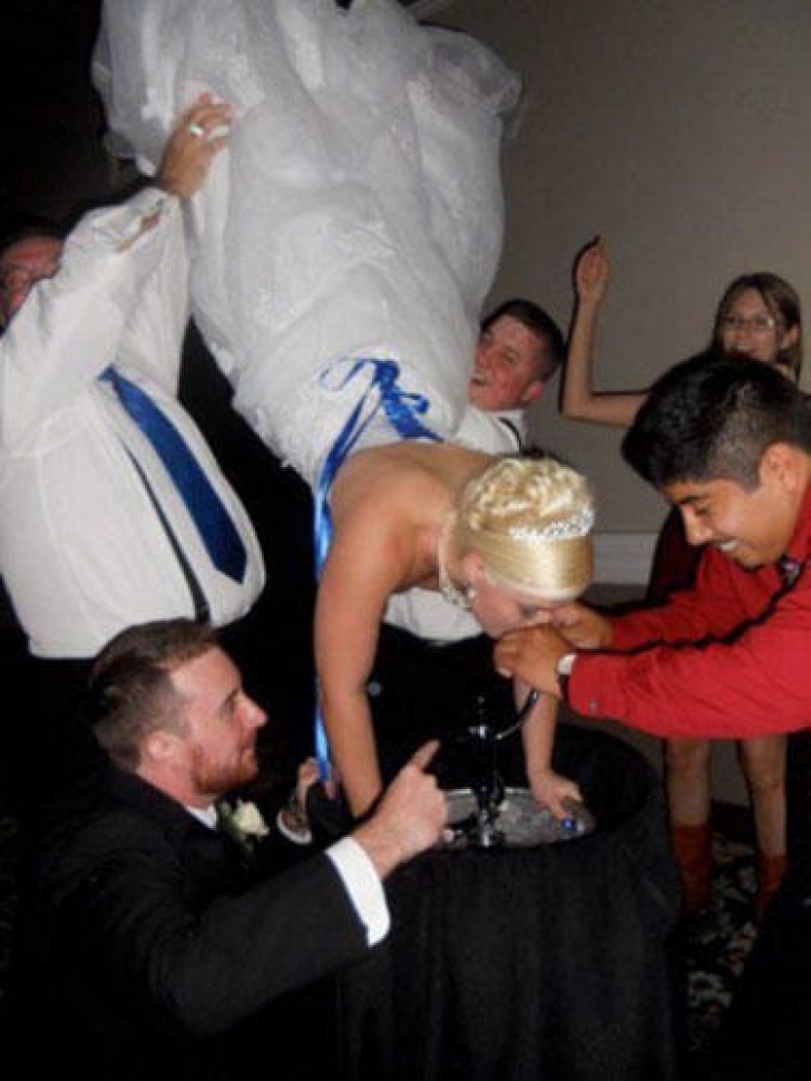 Cele mai proaste fotografii pe care mirele şi mireasa le-au realizat la nunţi. S-au făcut de râs
