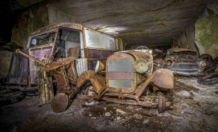 A găsit într-o peşteră maşini clasice, ascunse în Al II-lea Război Mondial. ŞOC! Ce era în ele