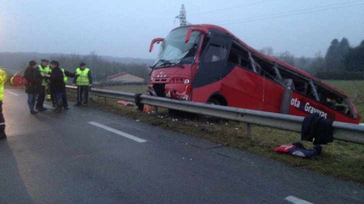 Accident foarte grav în Franţa: cinci morţi şi 27 de răniţi, după ce un autocar s-a prăbuşit în râpă