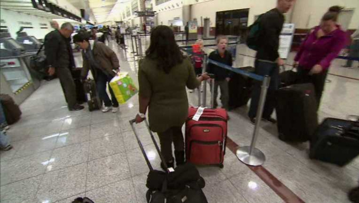 100 de turişti care au plătit vacanţe în Dubai au fost abandonaţi pe aeroport