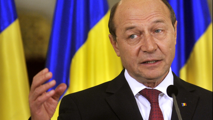 Băsescu, despre referendum: CCR să spună dacă grațierea e o problemă de interes național