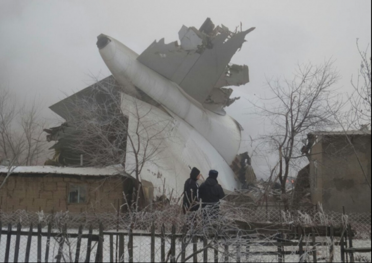 Un avion cargo s-a prăbuşit peste case în Kîrgîzstan. Cel puțin 37 de oameni au murit(UPDATE)