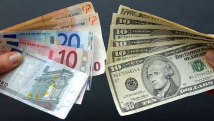 Cel mai slab dolar din ultimele şase luni, anunţat de BNR
