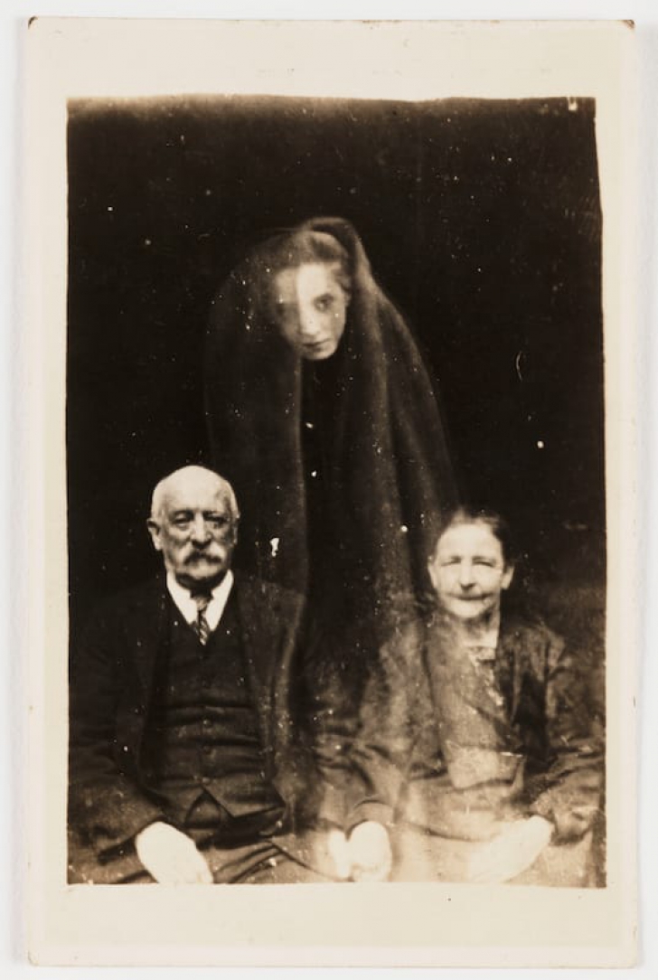 Primele imagini cu fantome din toate timpurile sunt de-a dreptul terifiante. Te poți uita la toate?