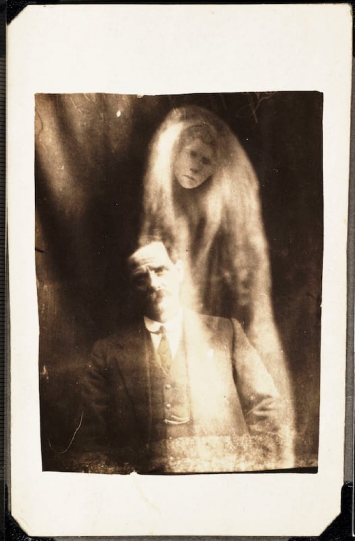 Primele imagini cu fantome din toate timpurile sunt de-a dreptul terifiante. Te poți uita la toate?
