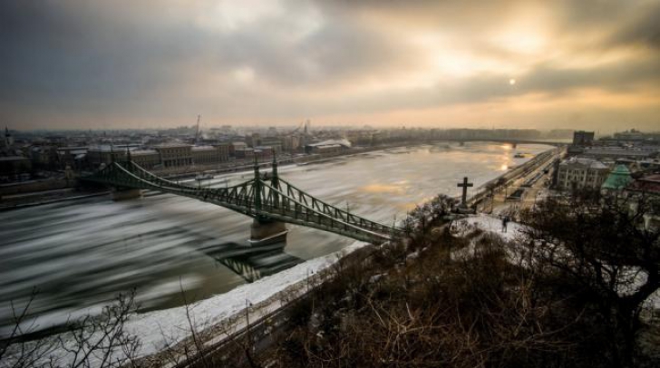 Ungaria interzice circulaţia navelor pe Dunăre din cauza îngeţării apei