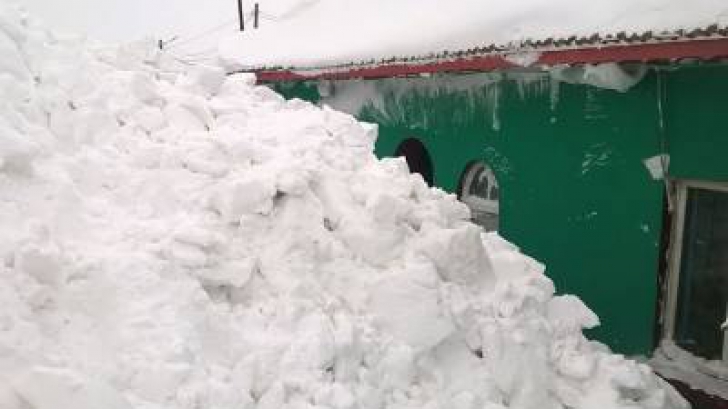 Urgia albă: case îngropate în zăpadă, la Constanţa