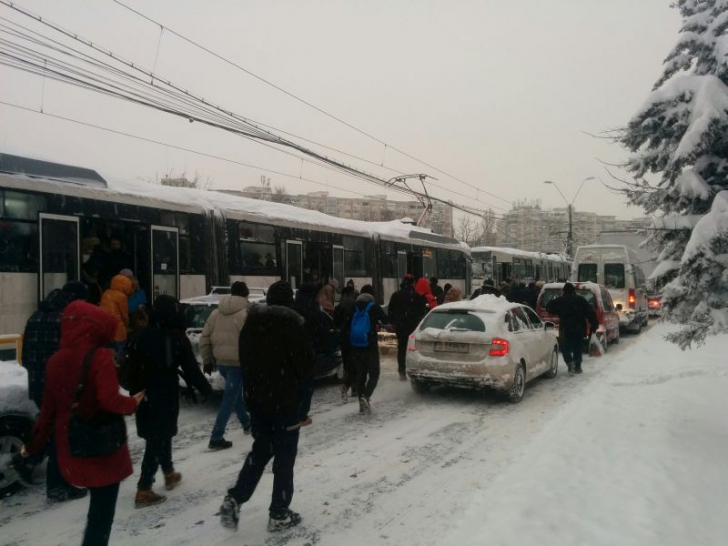 Circulația tramvaielor de pe linia 41, blocată miercuri dimineață