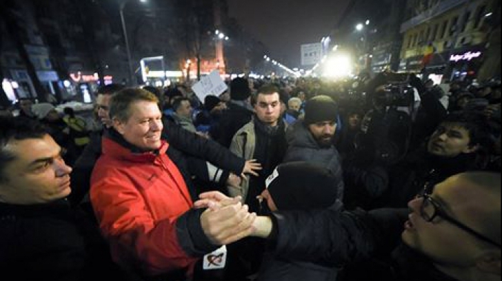 Iohannis, la protestul față de grațiere."Câțiva politicieni penali vor să slăbească statul de drept"