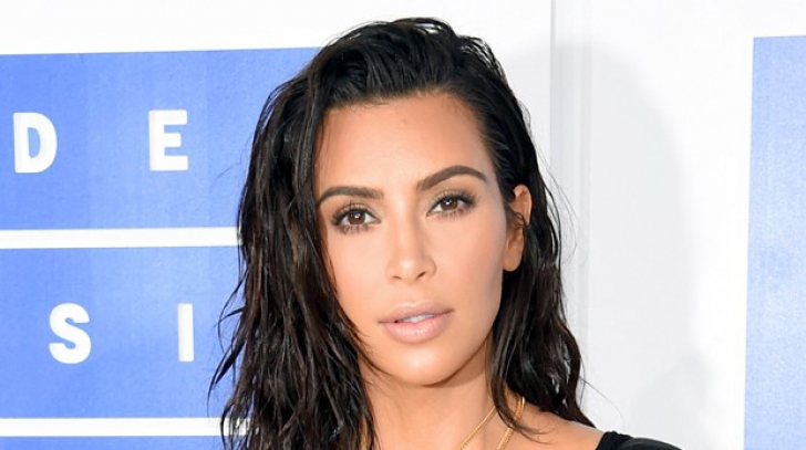 Kim Kardashian va juca într-un film în care îşi va expune drama trăită 