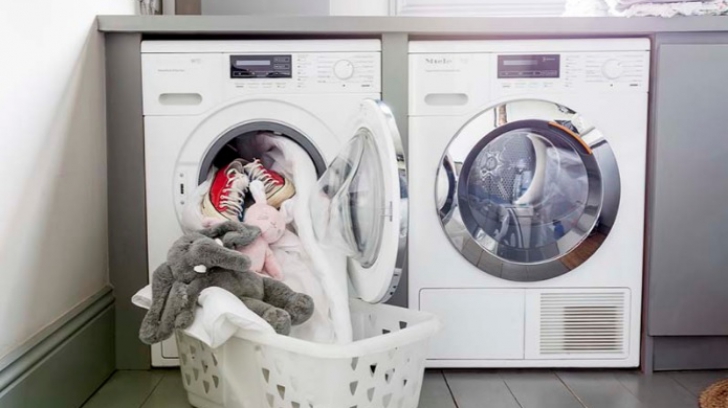 Ce se întâmplă dacă pui o aspirină în maşina de spălat