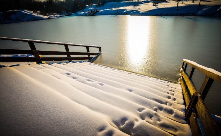 GER năprasnic: cele mai sărate lacuri din România au îngheţat. Imaginile sunt de POVESTE