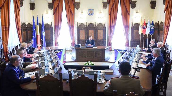 Ședință CSAT pentru avizarea bugetelor instituţiilor cu atribuţii în securitatea naţională - Foto: Administratia Prezidentiala