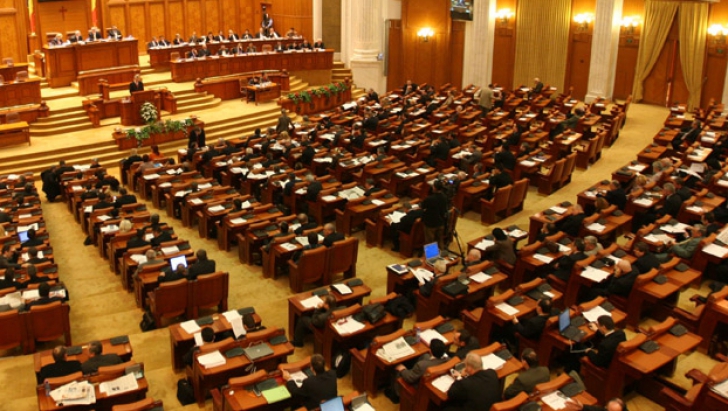 Cum reacţionează parlamentarii PSD când un deputat USR îi filmează pe holurile Parlamentului