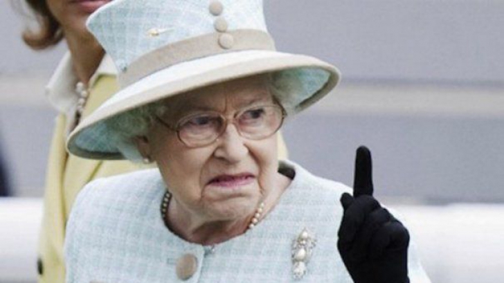 Ce a făcut Regina Angliei la prima ieşire publică după răceala de Crăciun