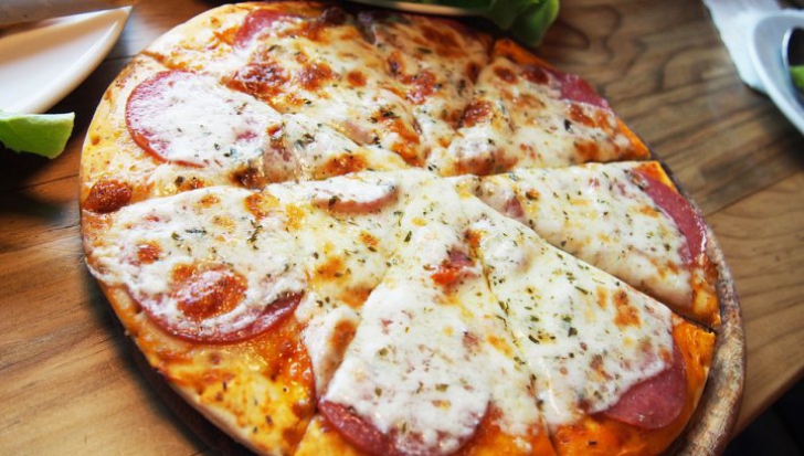 REŢETĂ BLAT PIZZA. Cum se prepară blatul de pizza perfect!