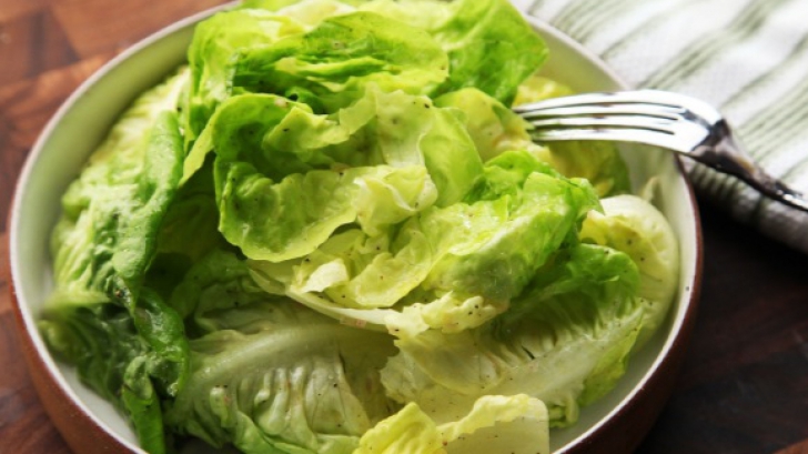 Ce se întâmplă în corpul tău dacă mănânci zilnic salată