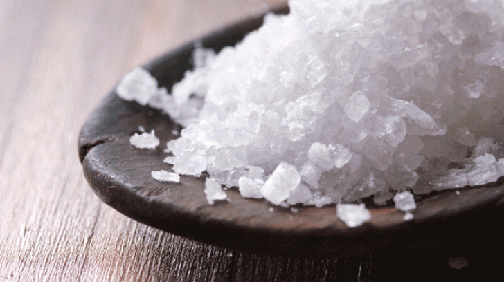 De ce e bine să pui un bol cu sare la intrarea în casă 