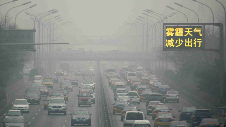 Alertă de poluare în China: Beijingul şi alte oraşe din nordul şi centrul ţării, acoperite de smog