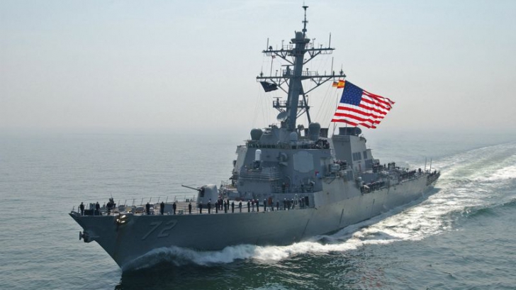 Tensiuni în strâmtoarea Ormuz. Un distrugător SUA a tras focuri de avertizare spre 4 vase iraniene